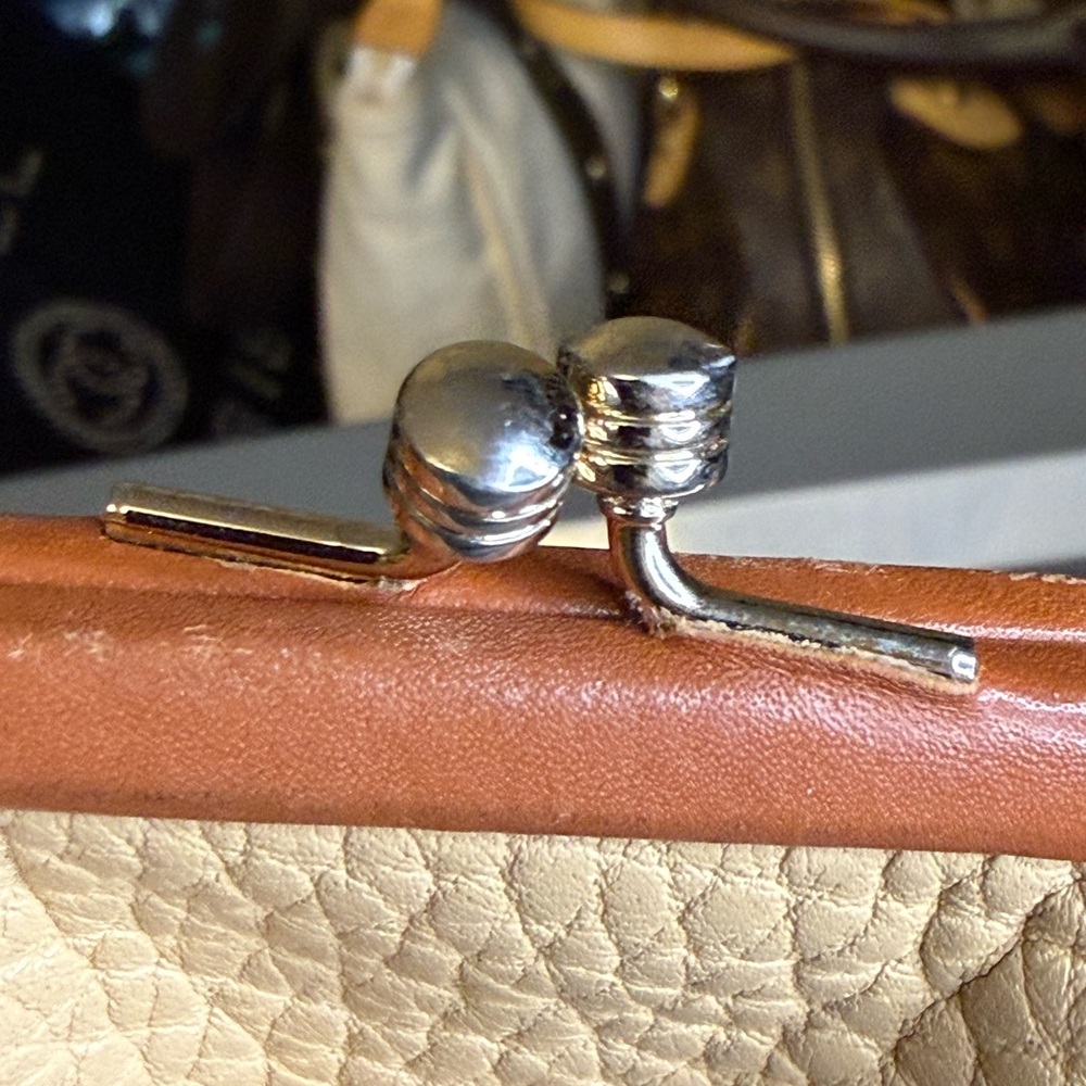 Dooney & Bourke Vintage Kiss Lock Coin Purse Leather - Picture 10 of 11